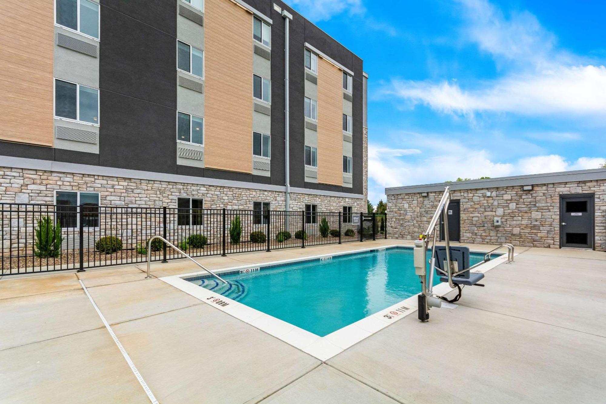 Everhome Suites Lexington - Horse Park 外观 照片